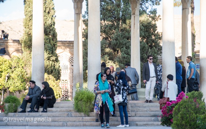 Hafez_Tomb_Admirers