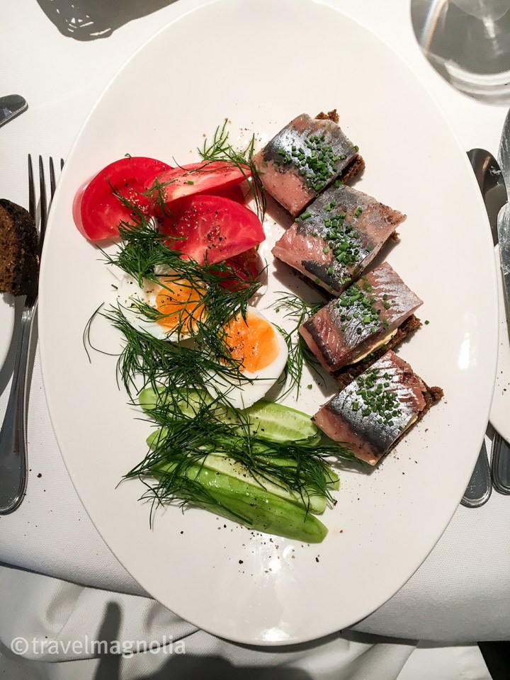 voguecafe_moscow_herring-plate